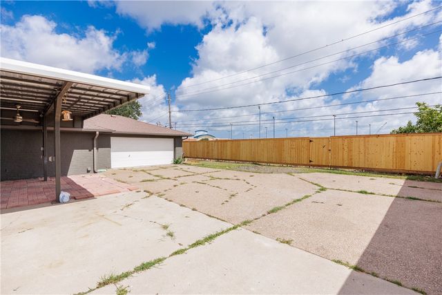 6702 Sahara Dr, Corpus Christi, TX 78412