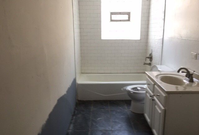 725 E 152nd Street, Phoenix, IL 60426