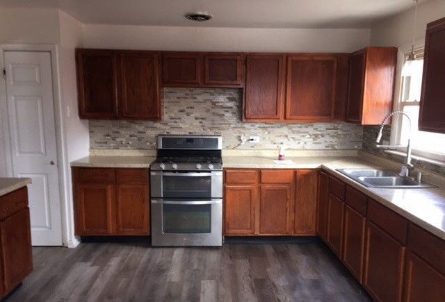 725 E 152nd Street, Phoenix, IL 60426