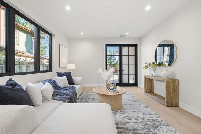 488 Oak Court, Menlo Park, CA 94025