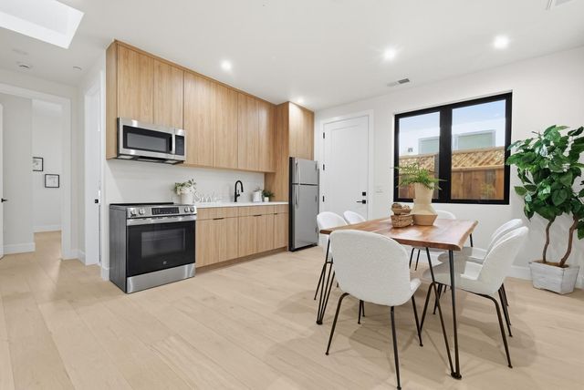 488 Oak Court, Menlo Park, CA 94025