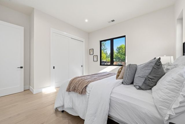 488 Oak Court, Menlo Park, CA 94025