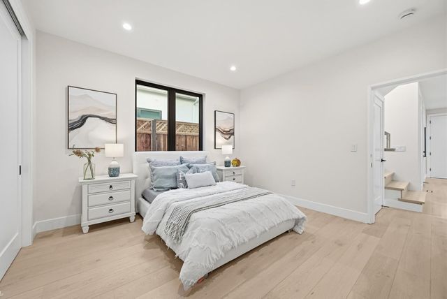 488 Oak Court, Menlo Park, CA 94025