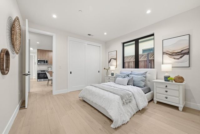 488 Oak Court, Menlo Park, CA 94025