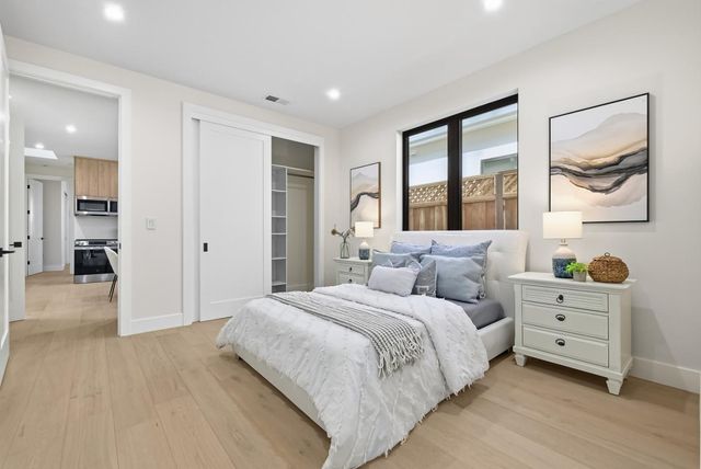 488 Oak Court, Menlo Park, CA 94025