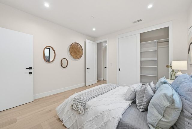 488 Oak Court, Menlo Park, CA 94025