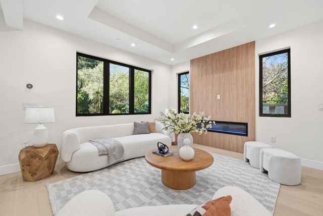 488 Oak Court, Menlo Park, CA 94025