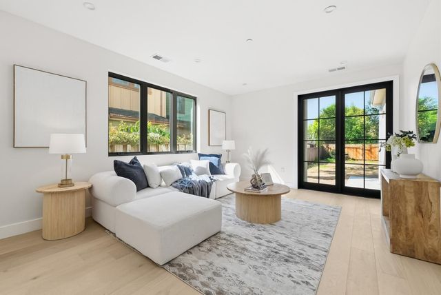 488 Oak Court, Menlo Park, CA 94025