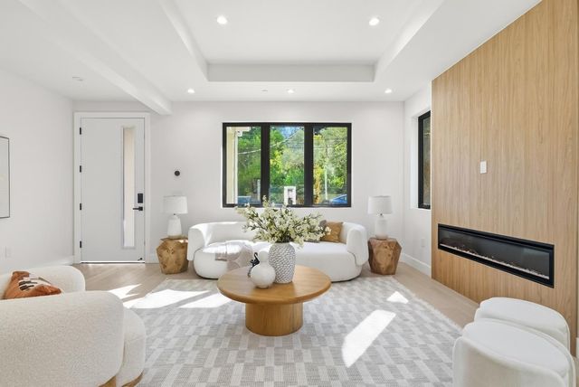 488 Oak Court, Menlo Park, CA 94025