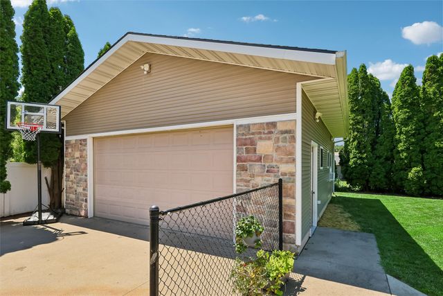 908 Lincoln Street SE, Bondurant, IA 50035