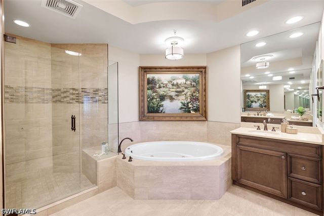 455 Cove Tower DR 1701, Naples, FL 34110