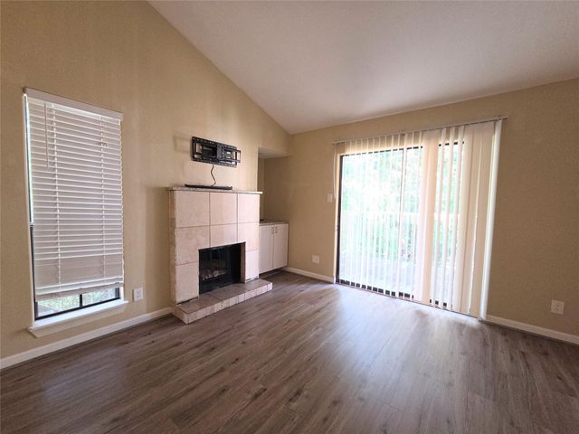 3500 Tangle Brush Drive 4, The Woodlands, TX 77381