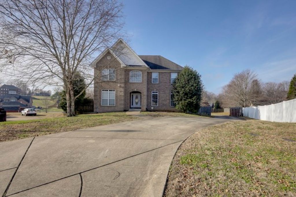 5007 Caira Ct, Pleasant View, TN 37146