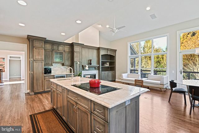 1411 WOODHURST BLVD, Mclean, VA 22102