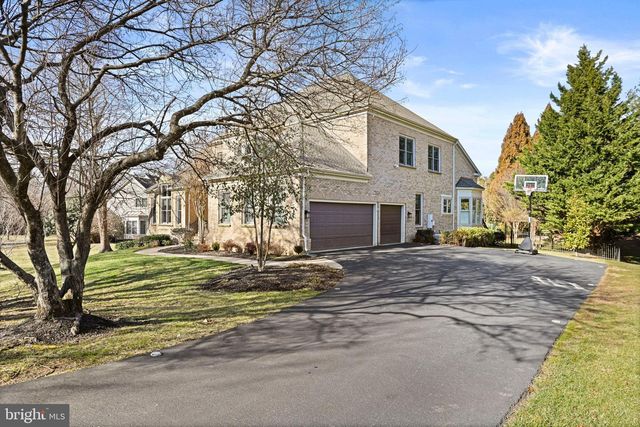 1411 WOODHURST BLVD, Mclean, VA 22102