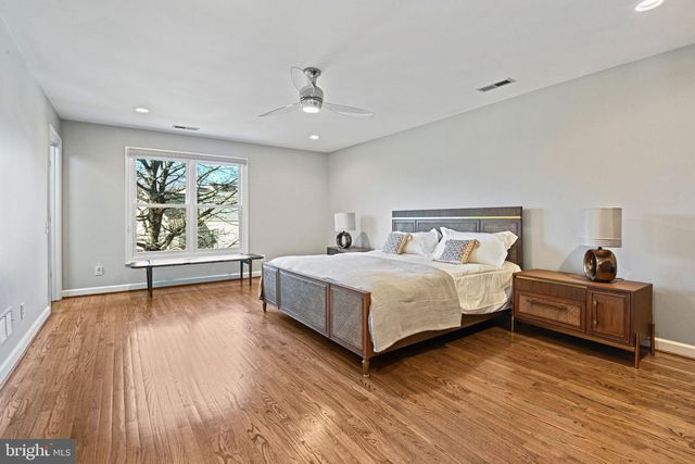 1411 WOODHURST BLVD, Mclean, VA 22102