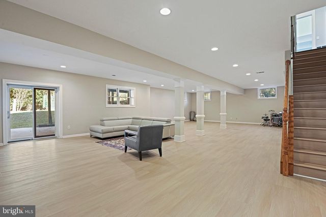 1411 WOODHURST BLVD, Mclean, VA 22102