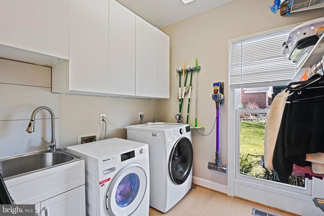 1411 WOODHURST BLVD, Mclean, VA 22102