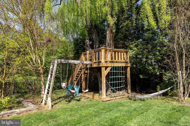 1411 WOODHURST BLVD, Mclean, VA 22102