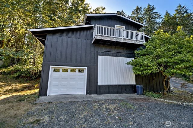 6217 Lackey Road NW, Vaughn, WA 98394