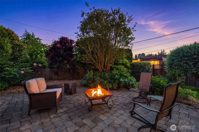 3053 32nd Avenue W, Seattle, WA 98199