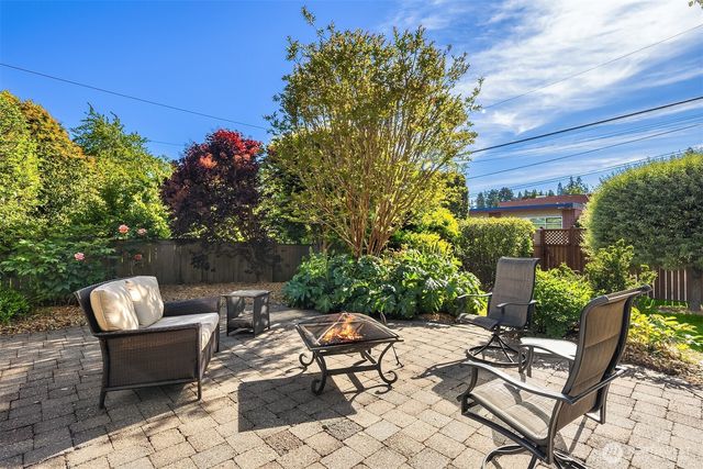 3053 32nd Avenue W, Seattle, WA 98199