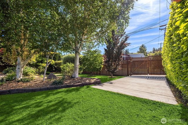 3053 32nd Avenue W, Seattle, WA 98199