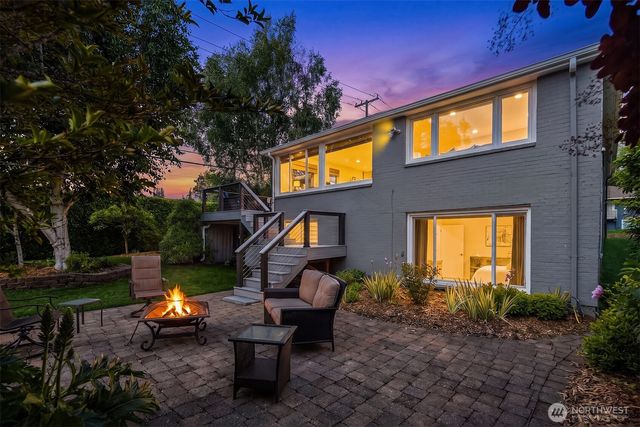 3053 32nd Avenue W, Seattle, WA 98199