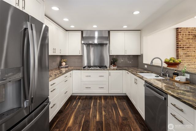 3053 32nd Avenue W, Seattle, WA 98199