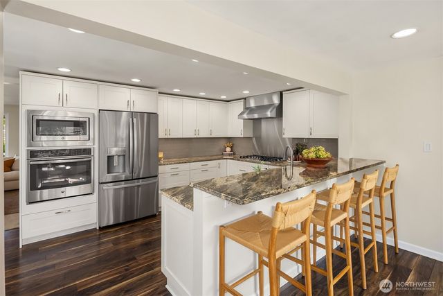 3053 32nd Avenue W, Seattle, WA 98199