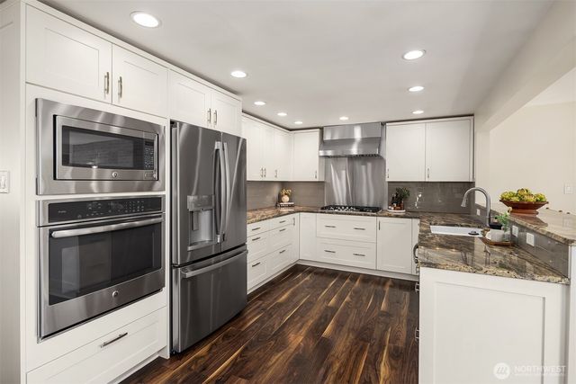 3053 32nd Avenue W, Seattle, WA 98199