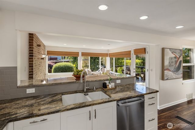 3053 32nd Avenue W, Seattle, WA 98199