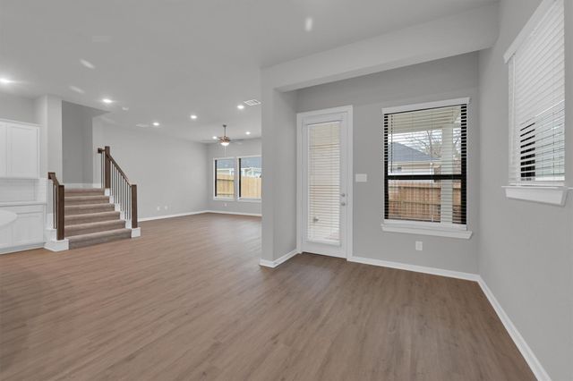 352 Summer Place Drive, Montgomery, TX 77356