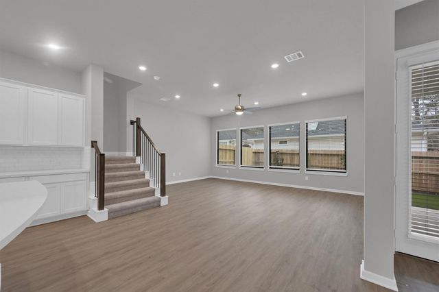 352 Summer Place Drive, Montgomery, TX 77356