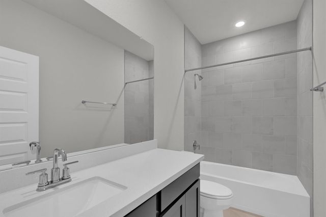 352 Summer Place Drive, Montgomery, TX 77356