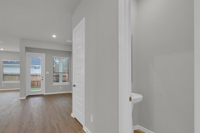 352 Summer Place Drive, Montgomery, TX 77356