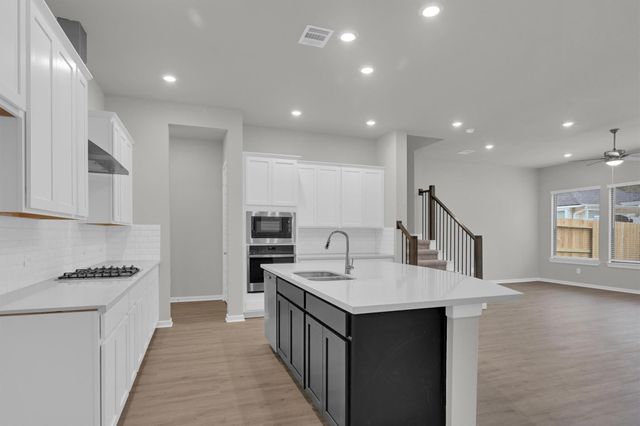 352 Summer Place Drive, Montgomery, TX 77356