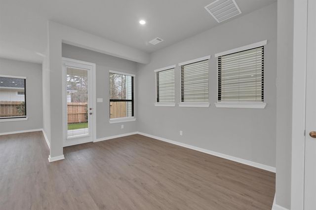 352 Summer Place Drive, Montgomery, TX 77356