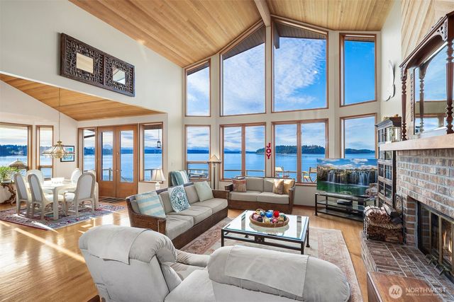 10885 Point Vashon Drive SW, Vashon, WA 98070