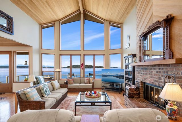 10885 Point Vashon Drive SW, Vashon, WA 98070