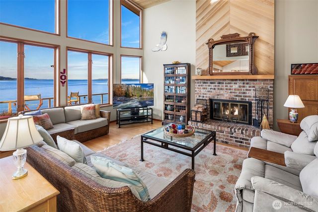 10885 Point Vashon Drive SW, Vashon, WA 98070