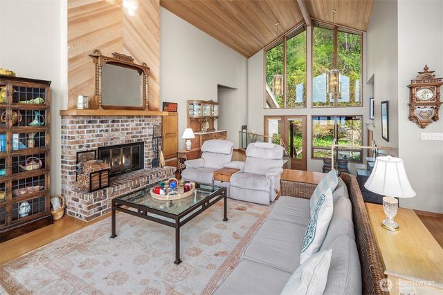10885 Point Vashon Drive SW, Vashon, WA 98070