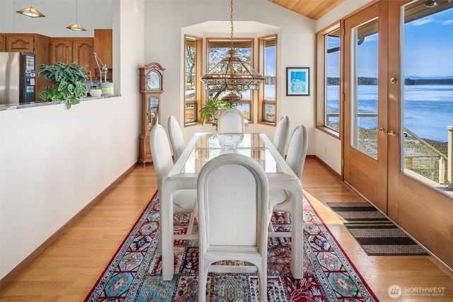 10885 Point Vashon Drive SW, Vashon, WA 98070