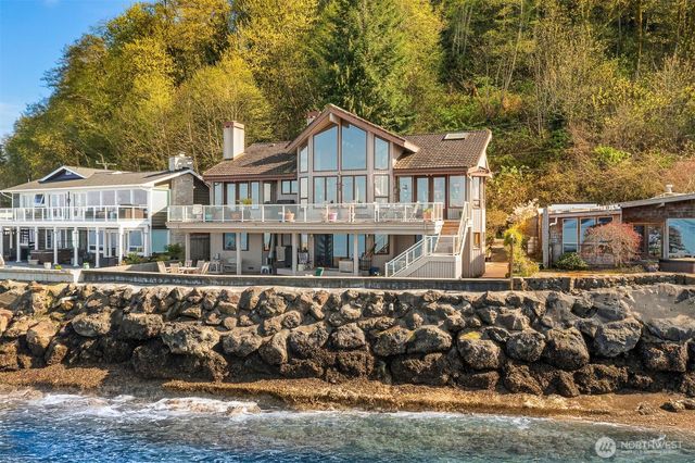 10885 Point Vashon Drive SW, Vashon, WA 98070