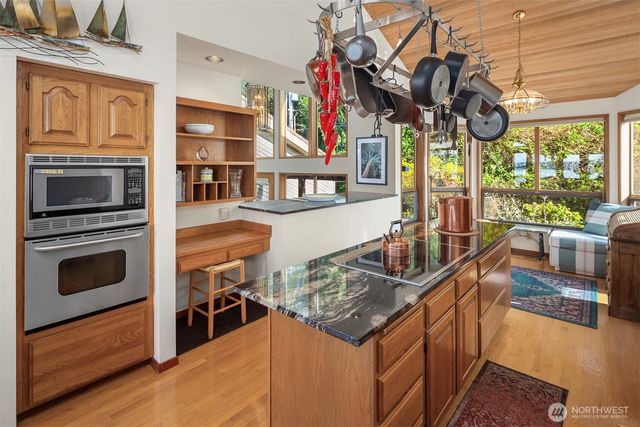 10885 Point Vashon Drive SW, Vashon, WA 98070