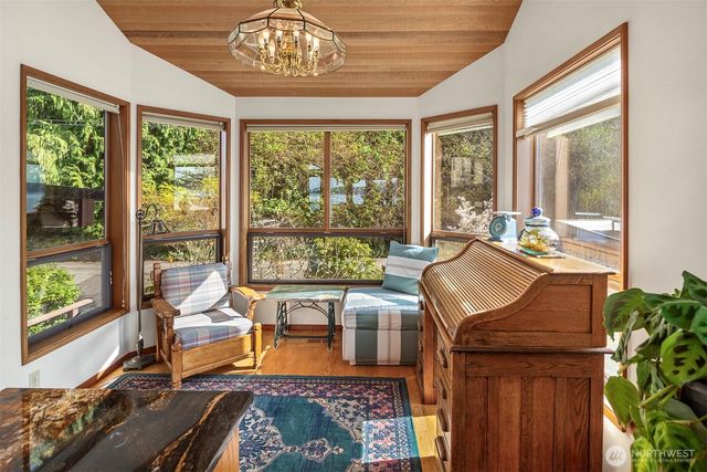 10885 Point Vashon Drive SW, Vashon, WA 98070