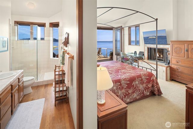 10885 Point Vashon Drive SW, Vashon, WA 98070