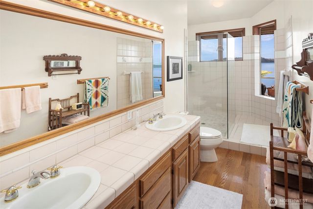 10885 Point Vashon Drive SW, Vashon, WA 98070