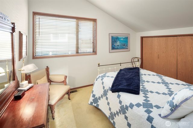 10885 Point Vashon Drive SW, Vashon, WA 98070