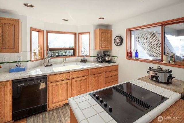 10885 Point Vashon Drive SW, Vashon, WA 98070